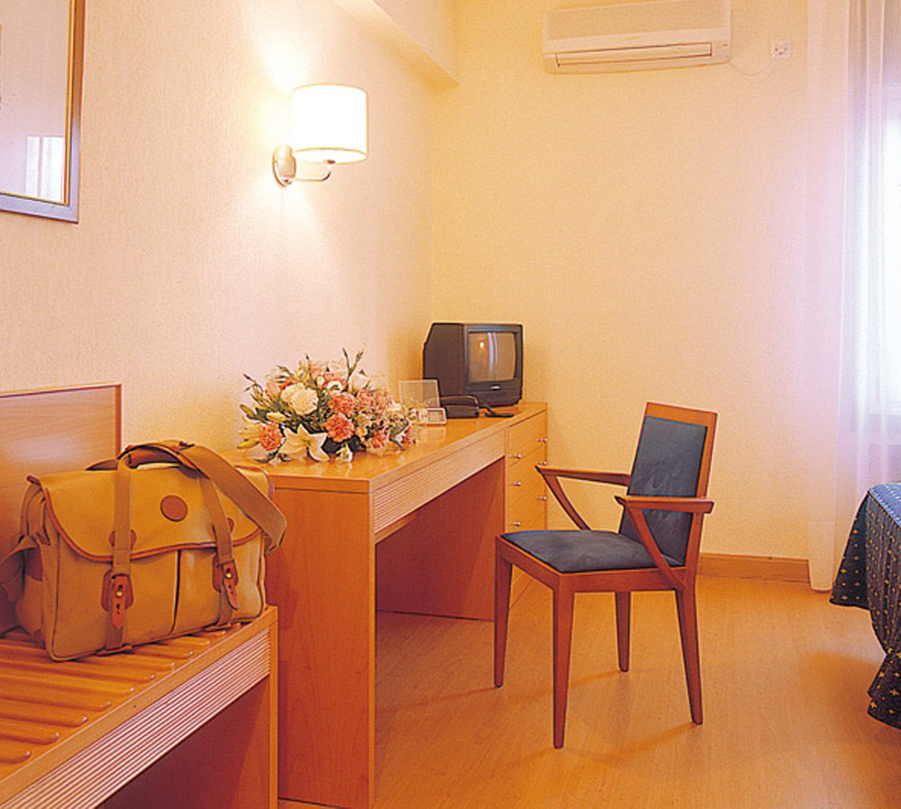 Hotel Palacios Alfaro Δωμάτιο φωτογραφία